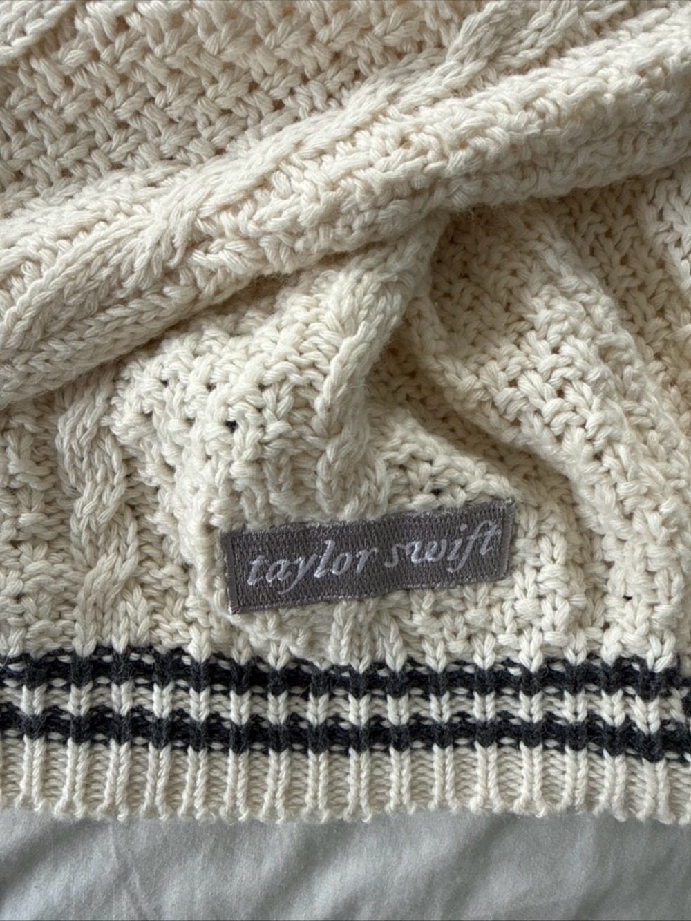 Taylor Swift Folklore Cardigan Size M/L - Picture 2 of 4